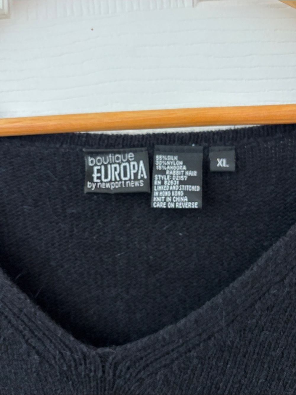 Boutique Europa Newport News Black Silk Blend V-Neck Long Sleeve Sweater XL Luxu - Picture 3 of 5